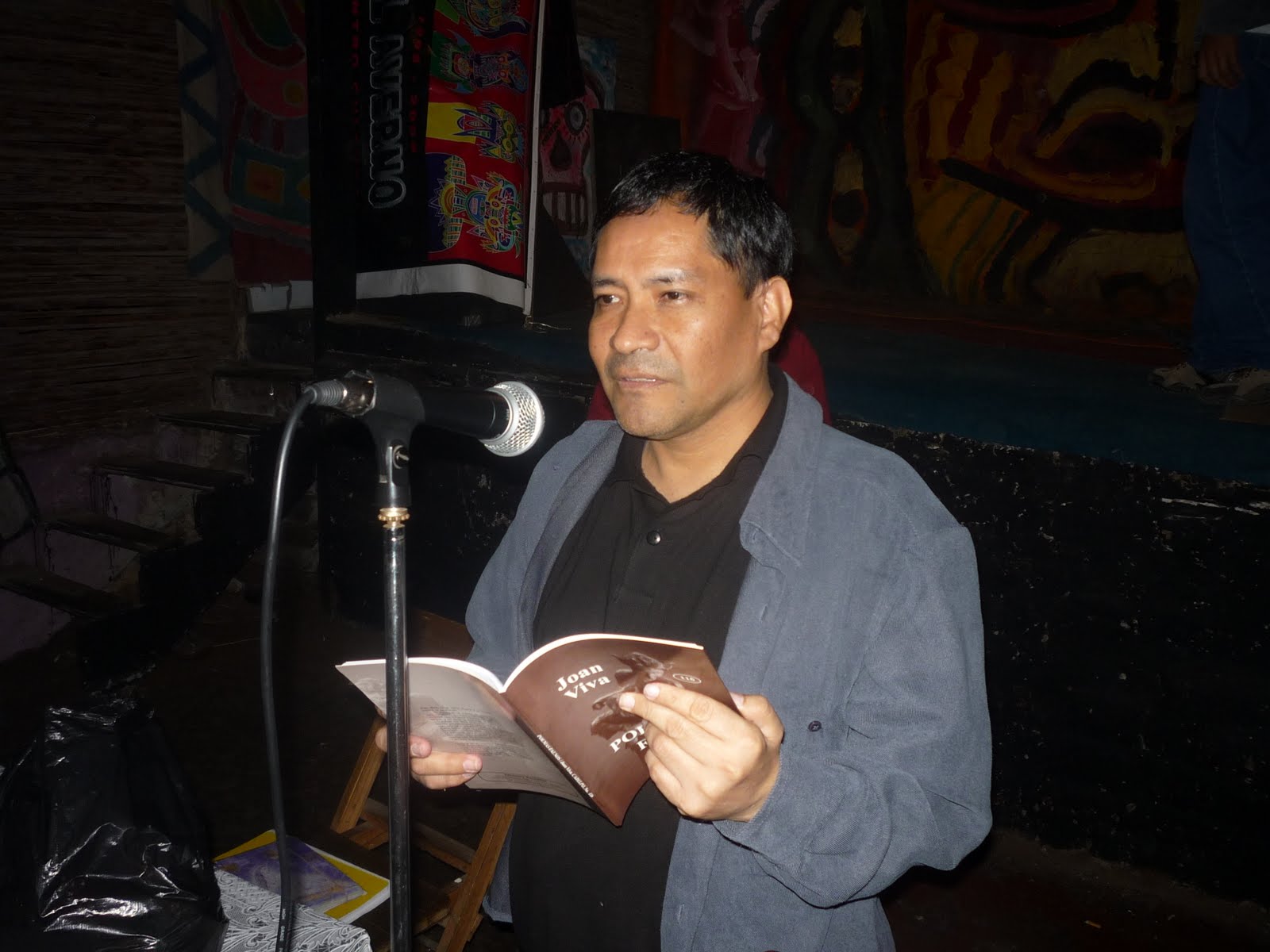 Joan Viva en Poetas del Mundo